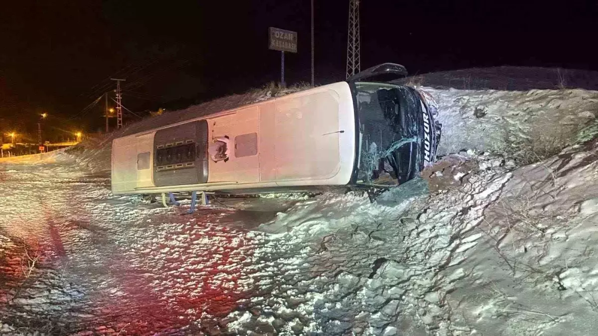 Yozgat\'ta otobüs devrildi, 5 yaralı