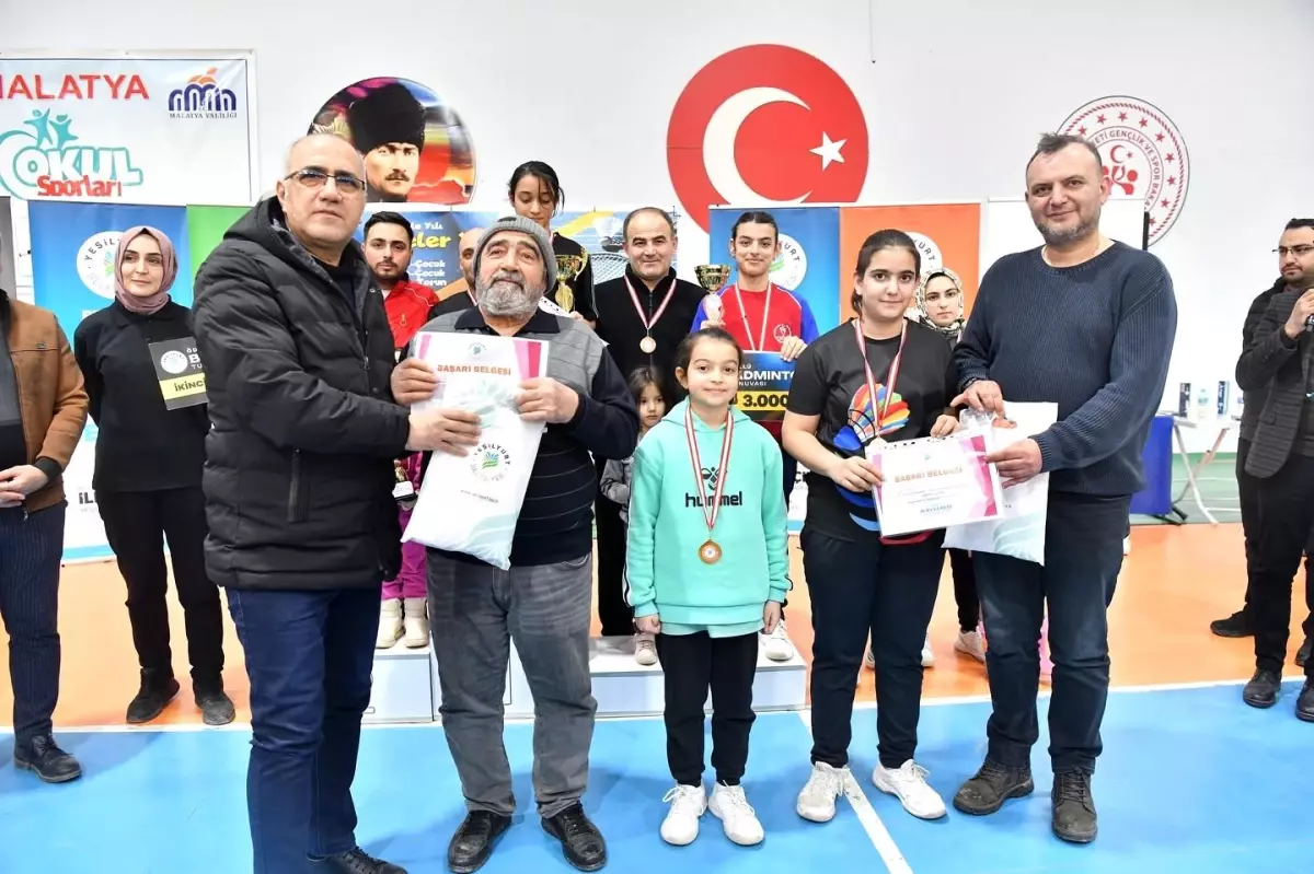 Aileler arası Badminton Turnuvası büyük ilgi gördü