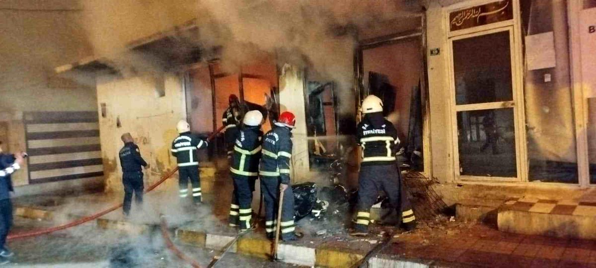 Şanlıurfa\'da İki İşyeri Yangını