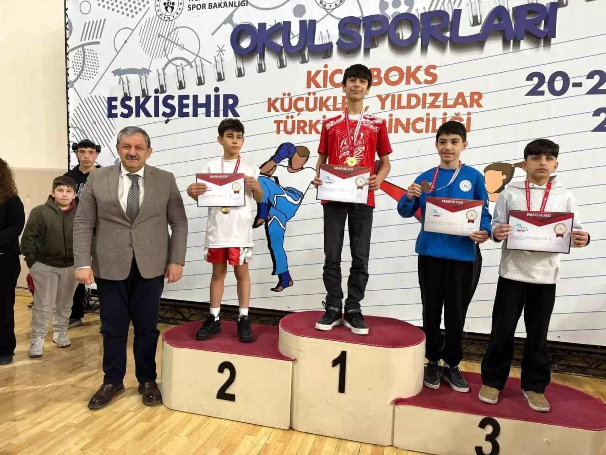 Dadaş Sporcularından Kick Boks Türkiye Şampiyonasında Başarı