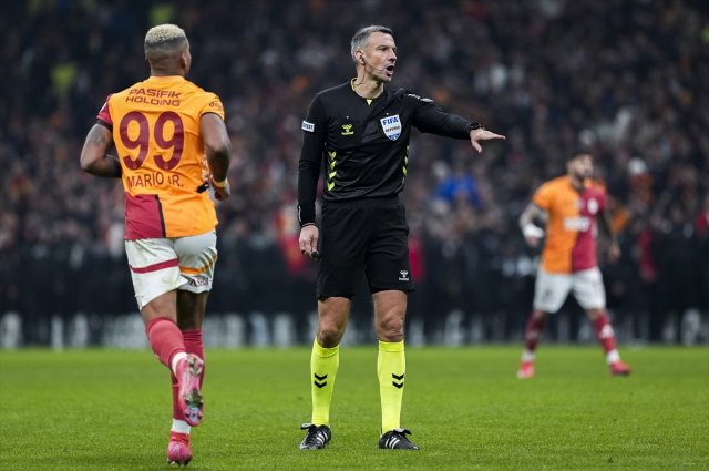 Galatasaray-Fenerbahçe Derbisi 0-0 Sonuçlandı: Hakem Vincic'in Performansı Tartışılıyor