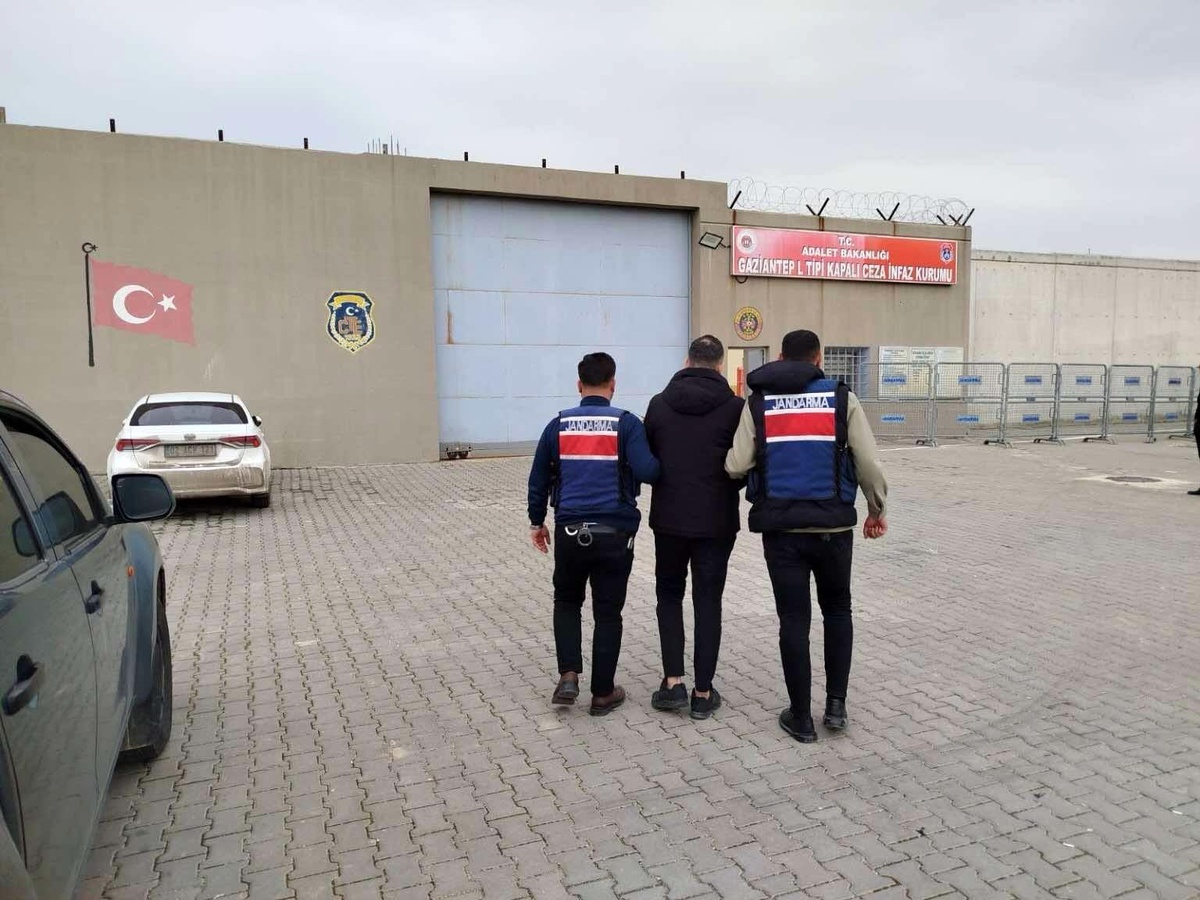 Gaziantep\'te kesinleşmiş cezası bulunan 3 firari yakalandı