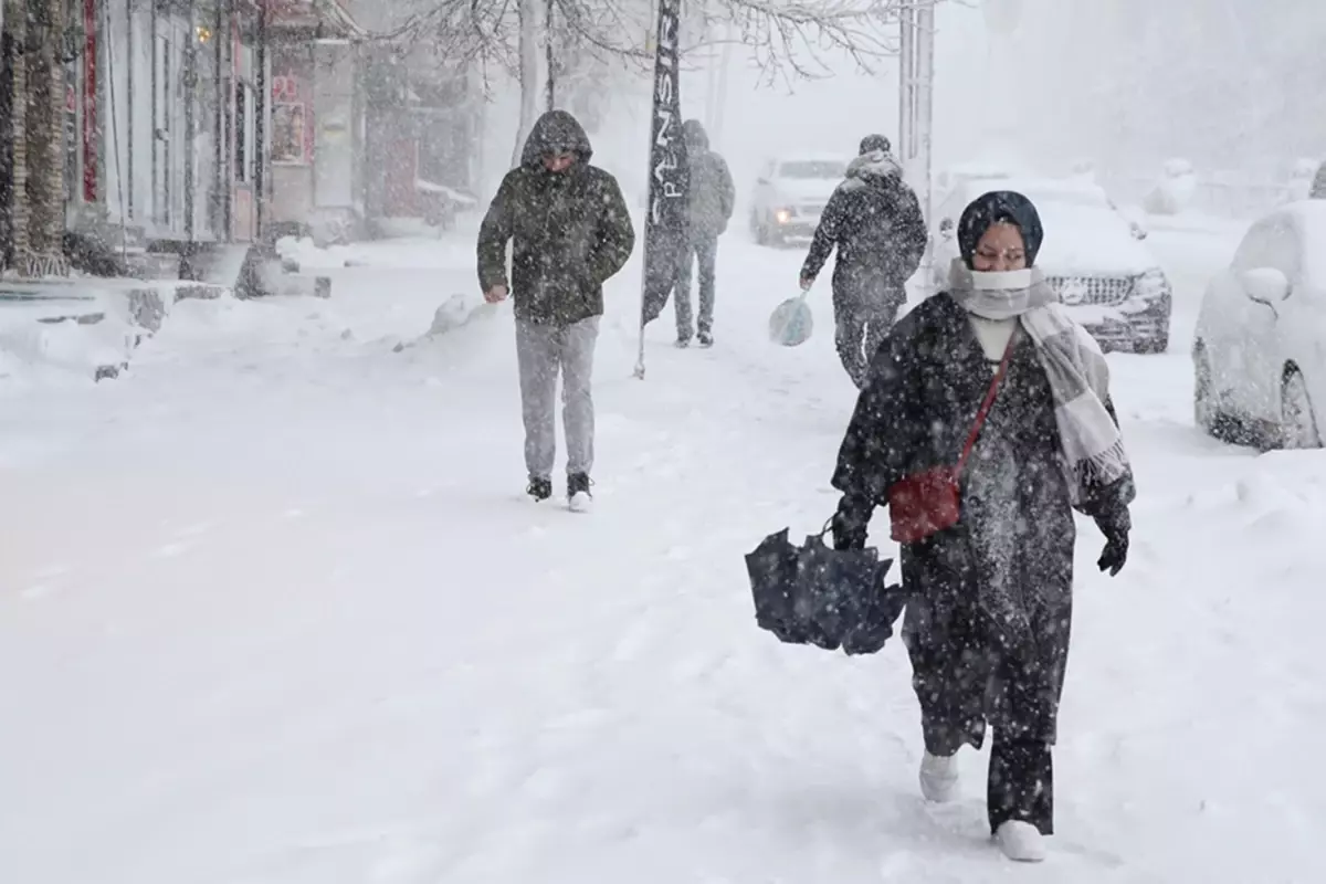 Kar yağışı terk etmiyor! Meteoroloji\'den yeni uyarı