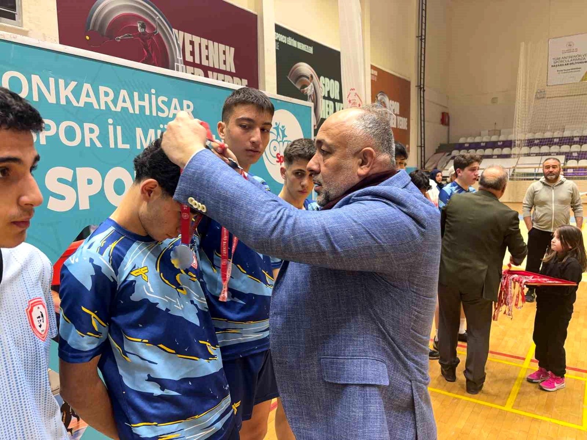 Afyonkarahisar\'da Futsal Müsabakaları Sona Erdi