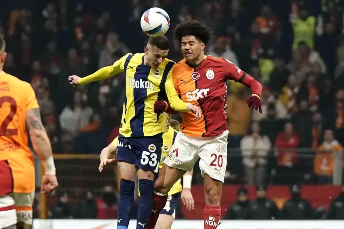 Galatasaray - Fenerbahçe Maçında İlk Yarısı Golsüz Beraberlik