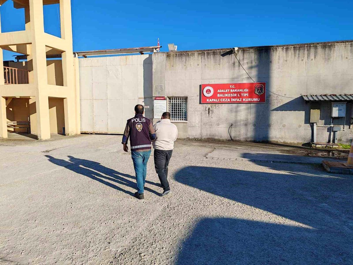 Balıkesir\'de Öldürme Suçundan Aranan Şahıs Yakalandı