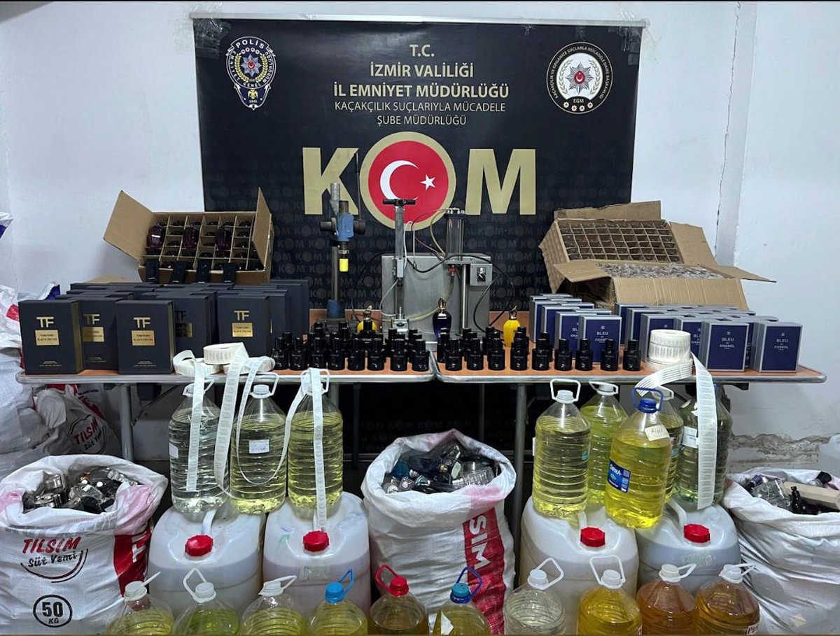İzmir\'de 17 Kaçakçılık Operasyonu