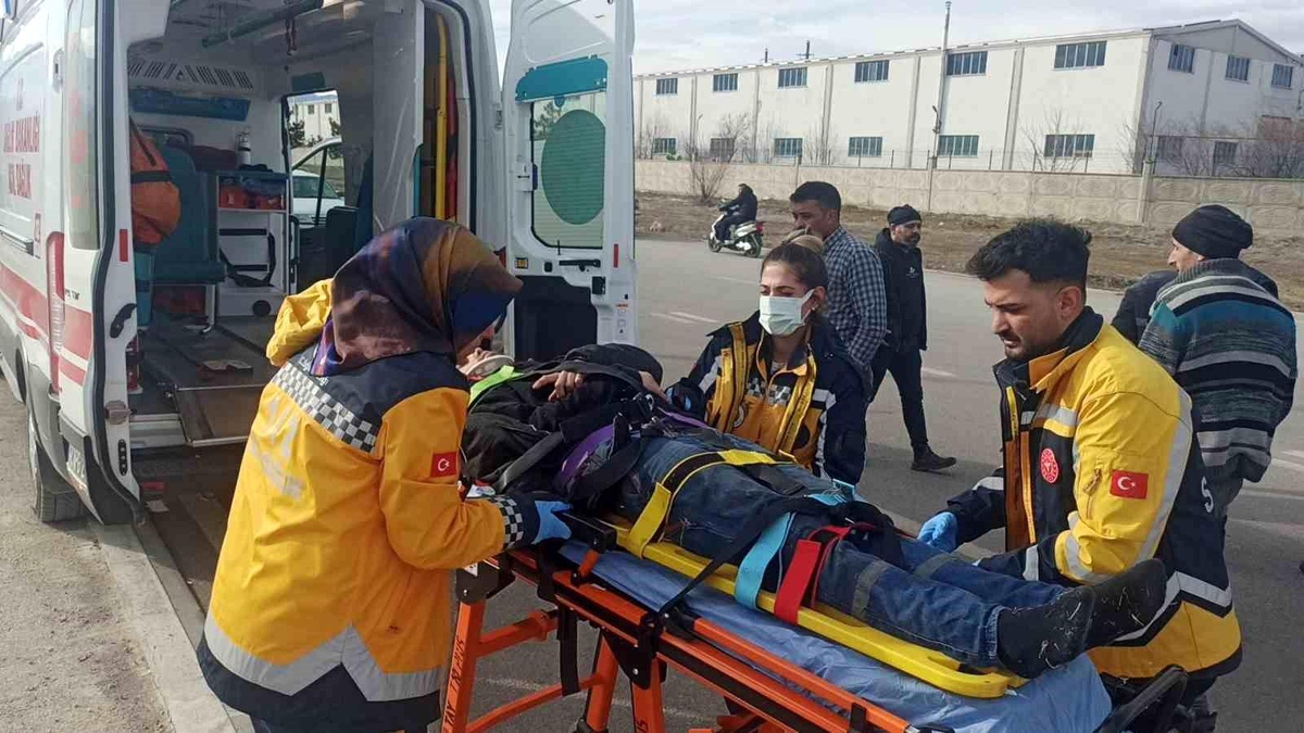 Seydişehir\'de Trafik Kazası: Sürücü Yaralandı