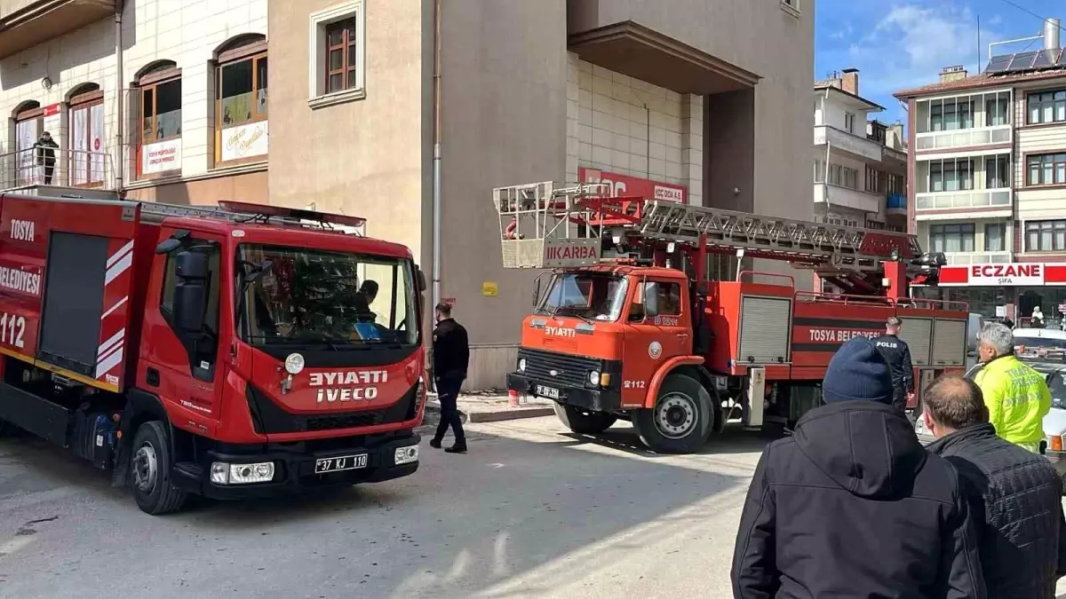 Kastamonu\'da Marketin Elektrik Panosu Patladı, Yangın Söndürüldü