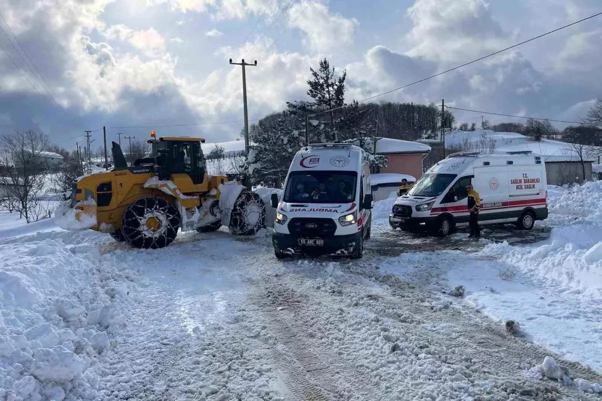 Samsun\'da Kar Engeli Aşıldı: 98 Hasta Hastaneye Ulaştırıldı