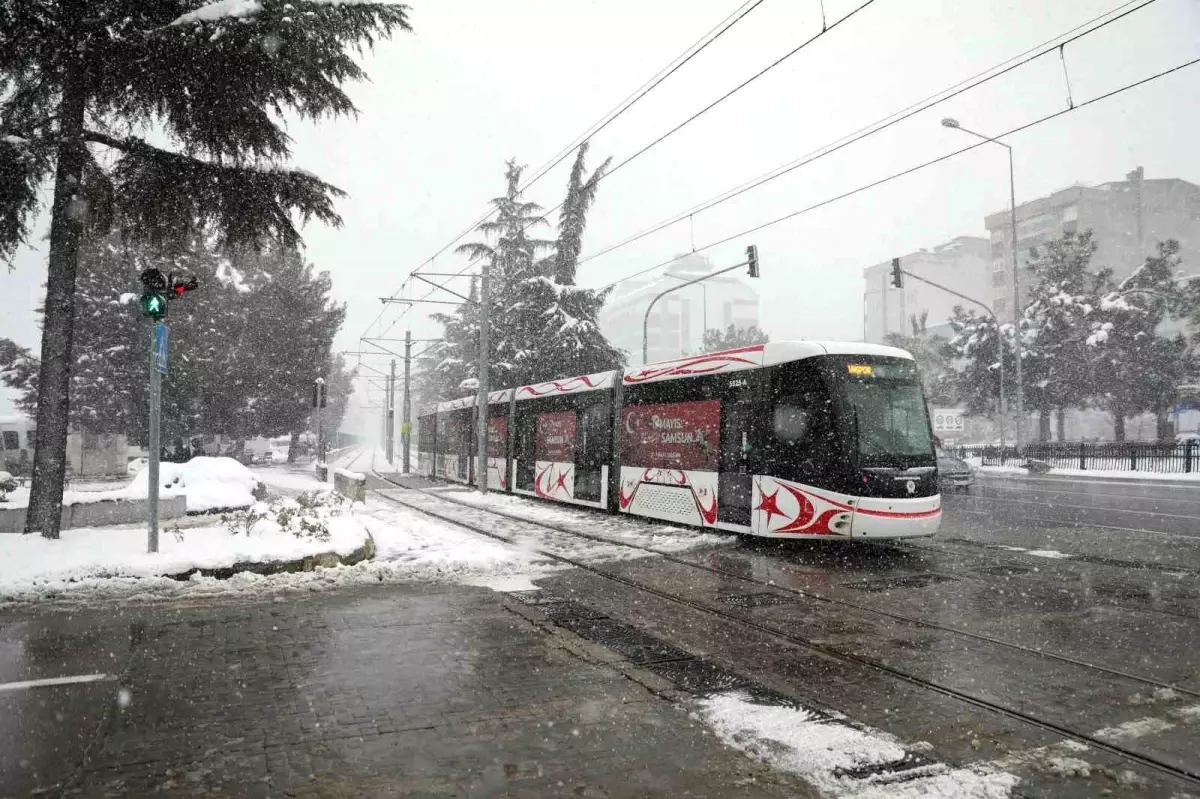 Samsun\'da Kar Yağışı Süresince Kesintisiz Toplu Ulaşım Hizmeti