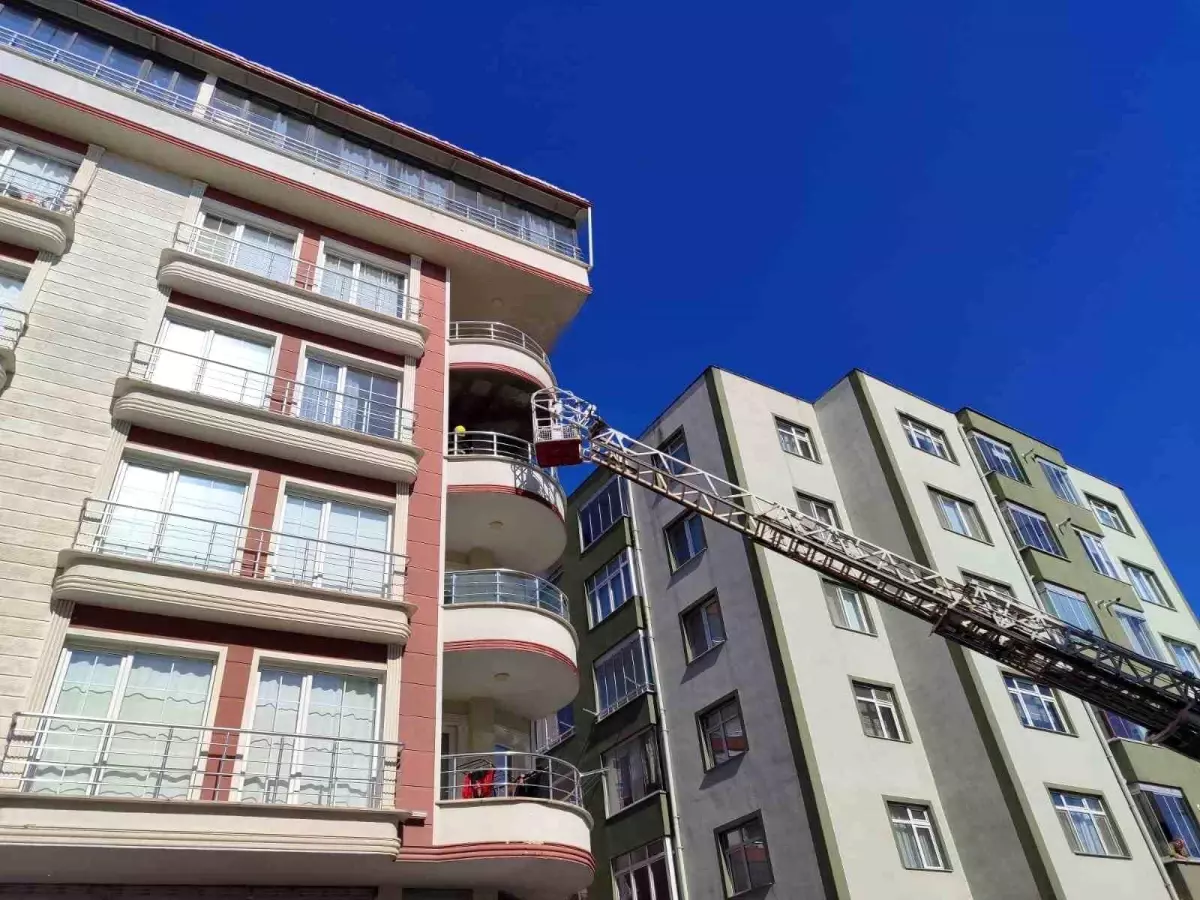 Sinop\'ta Apartman Yangını Paniğe Neden Oldu