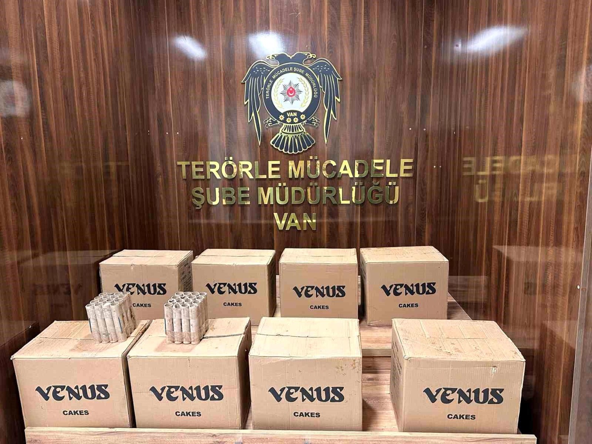 Van\'da Havai Fişek Ele Geçirildi, 6 Şahıs Yakalandı