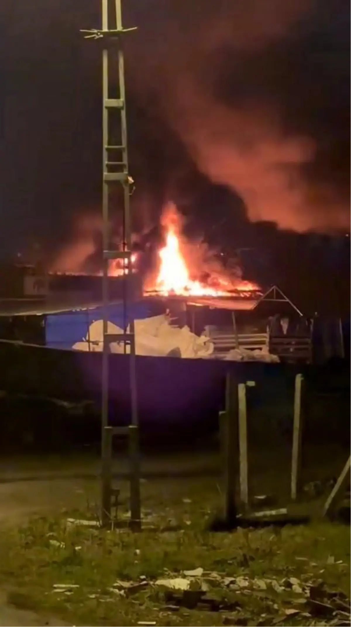 Arnavutköy\'de Fabrika Yangını