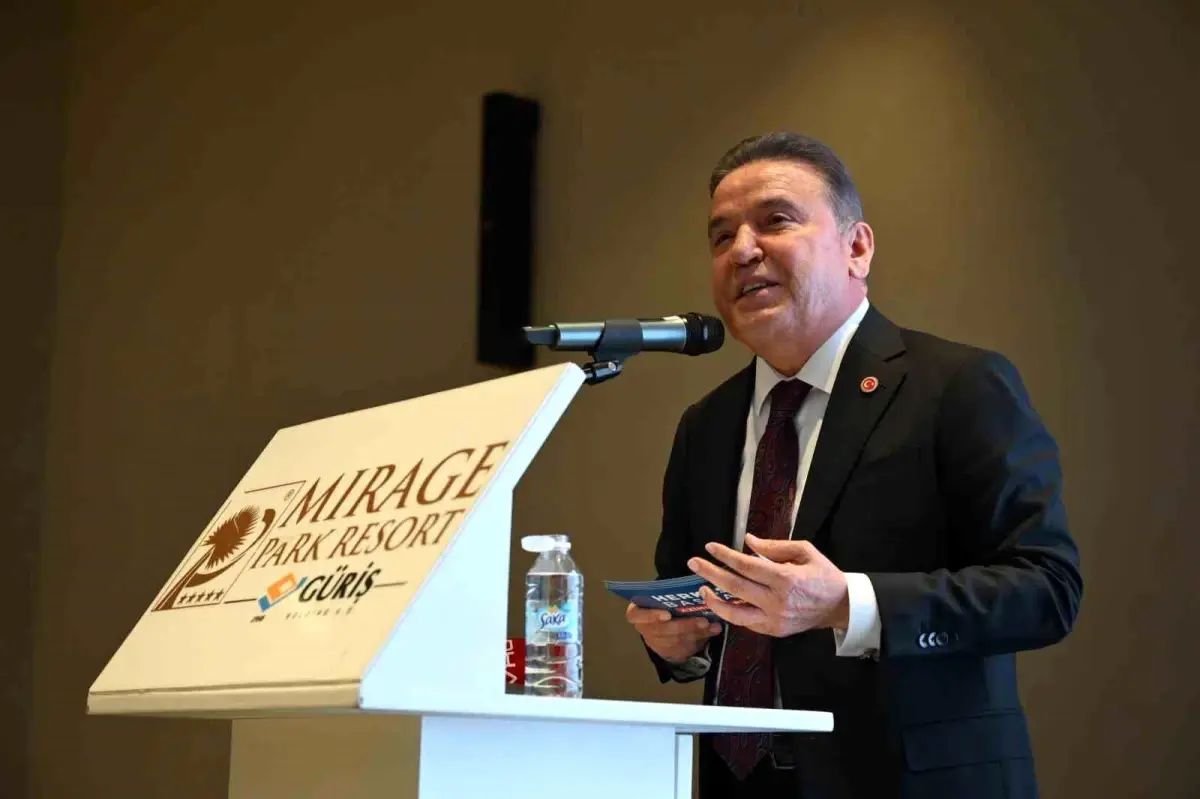 Antalya\'da Turizmde Büyüme ve Planlama İhtiyacı Vurgusu