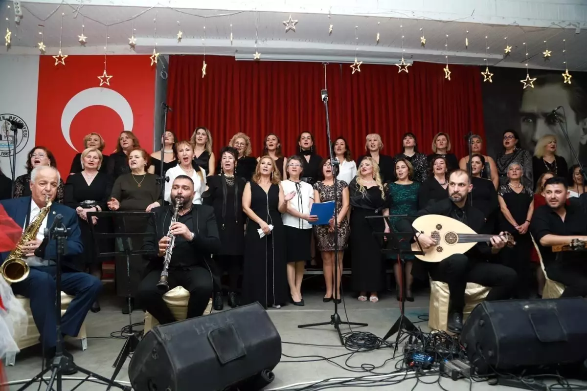 Burhaniye Kadın Korosu İlk Konserini Gerçekleştirdi