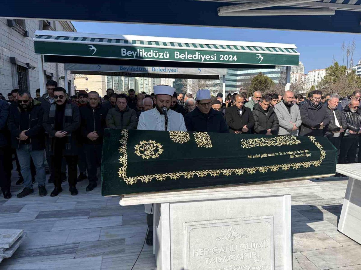 Eşine Tartışma Sonrası Çarpan Araçta Hayatını Kaybetti