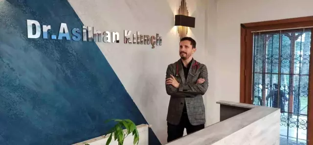 E-5'te eşiyle tartıştıktan sonra aracından inen doktora otomobil çarptı