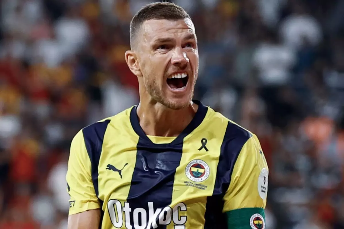 Fenerbahçe, Edin Dzeko\'ya 1 yıllık yeni sözleşme teklifi edecek