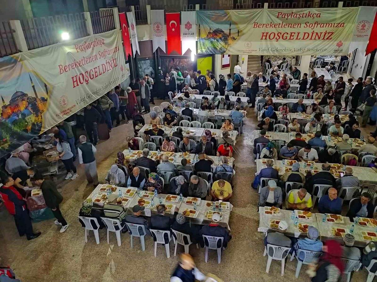 Ramazan\'da Ücretsiz İftar Sofraları