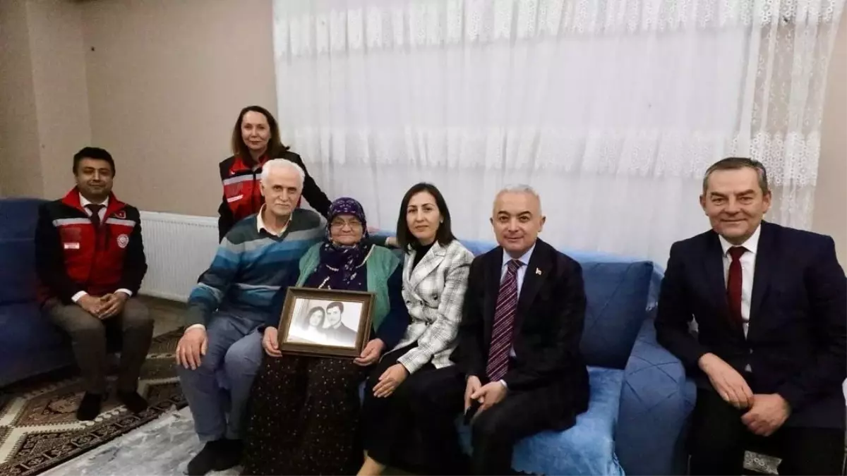 57 yıl bir yastığa baş koydular