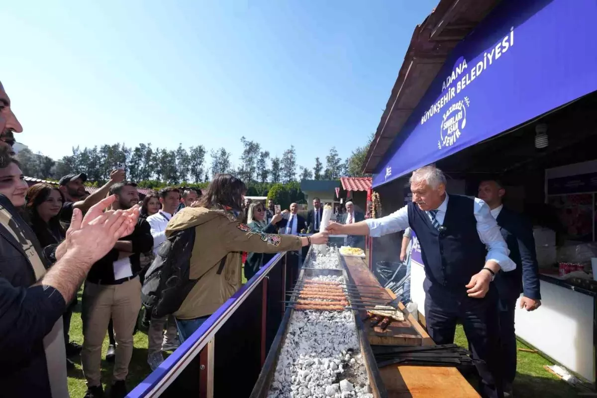 Adana Büyükşehir Belediye Başkanı Zeydan Karalar, Antalya\'da Adana\'nın Lezzetlerini Tanıttı