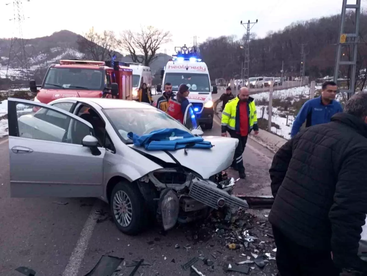 Zonguldak\'ta Kafa Kafaya Çarpışma: 2 Yaralı