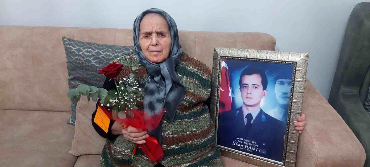 Gazi Tümgeneral Ala\'dan şehit annesine anlamlı hediye