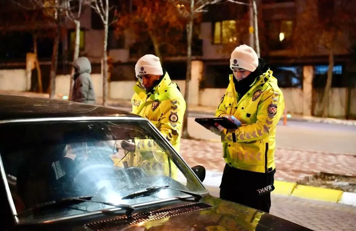 Isparta\'da Trafik Denetimi: 21 Ceza Uygulandı