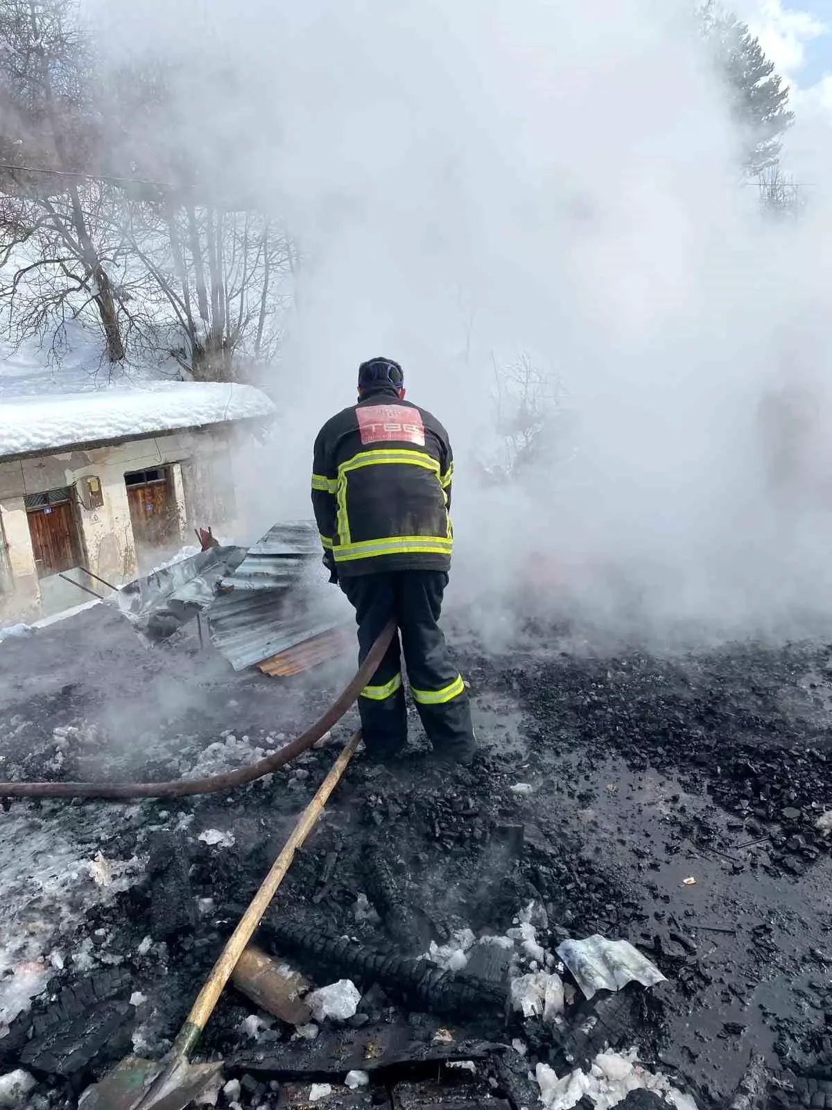 Kastamonu\'da Çatı Yangını, İtfaiye Ekipleri Hızla Müdahale Etti