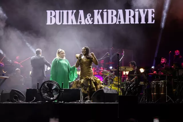 Kibariye ile Buika'dan tarihi konser: Sevdam Ağlıyor şarkısını seslendirdiler