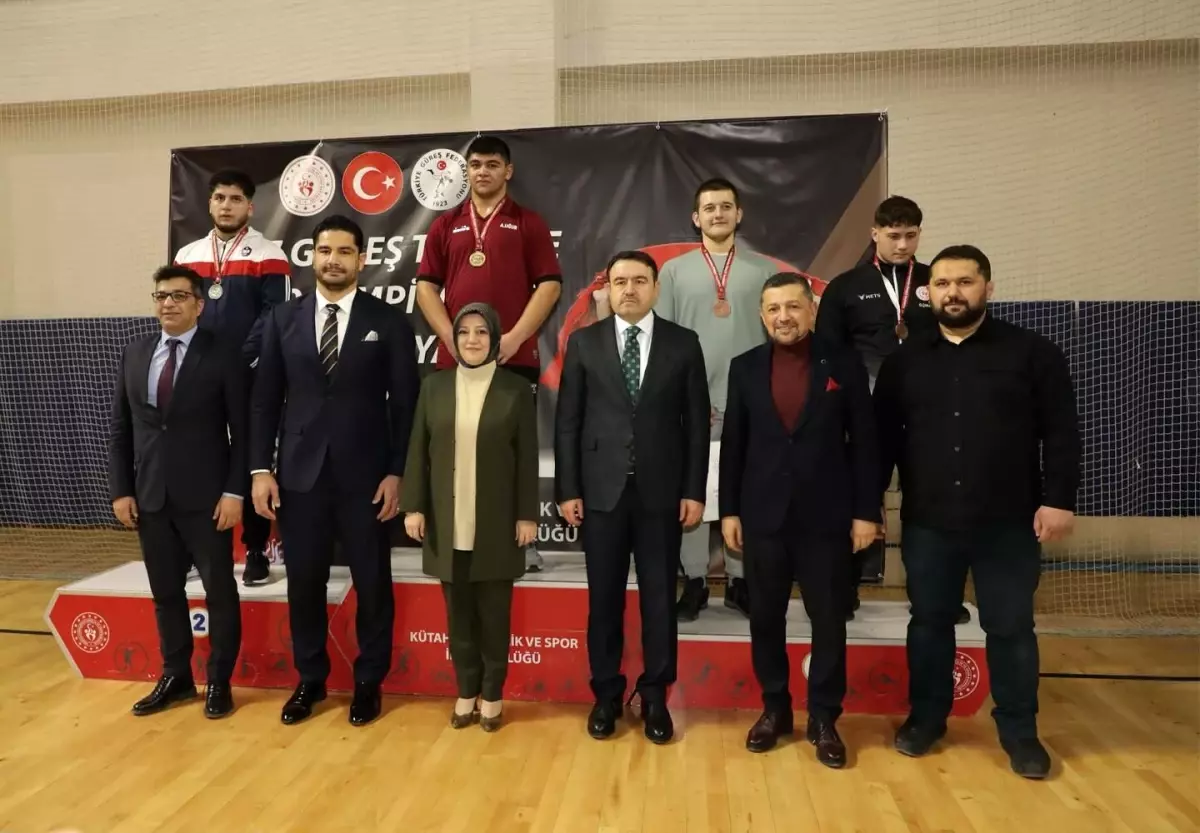 Kütahya\'da U-17 Güreş Türkiye Şampiyonası Tamamlandı