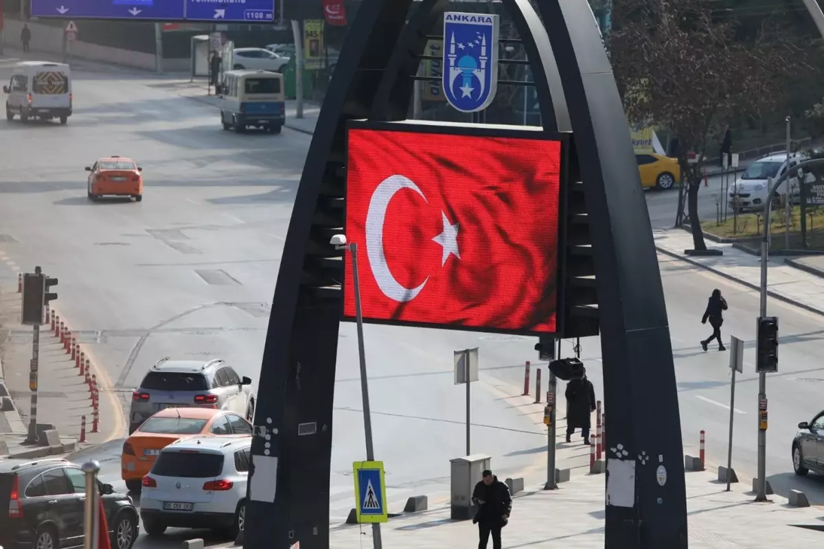 Öcalan\'ın çağrısı sırasında Ankara\'da dikkat çeken görüntü