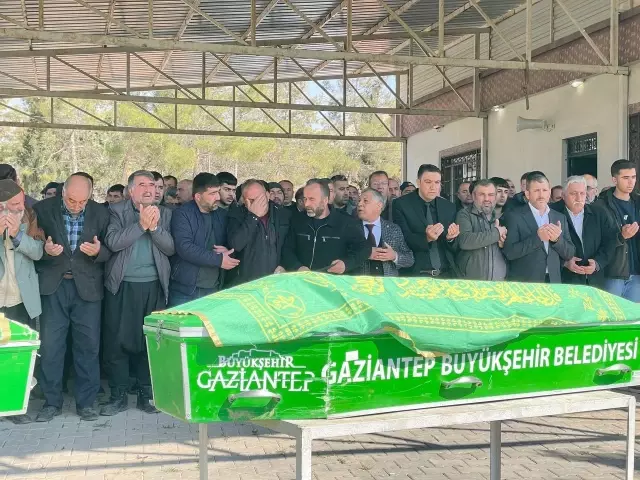 Sobadan sızan gazdan ölen 3 kardeşin cenazesinde yürek burkan görüntü