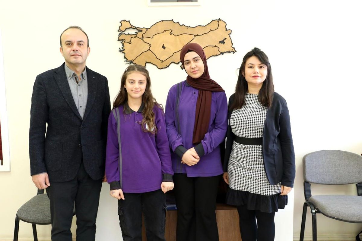 Türkçeyi ana dili gibi konuşan kız kardeşler yarışmalarda Sakarya\'yı temsil edecek