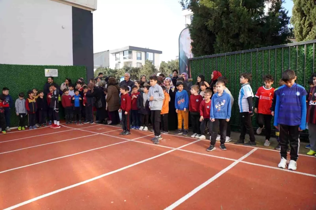 Tuzla\'da Geleceğin Sporcuları Atletizm Yarışmasında Buluştu