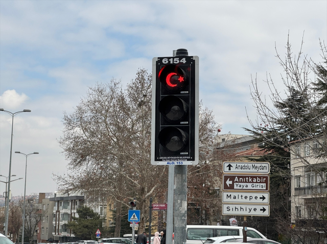 Yeni trafik ışıklarını görenler mest oldu! Araçlarından inip fotoğraf çektirdiler