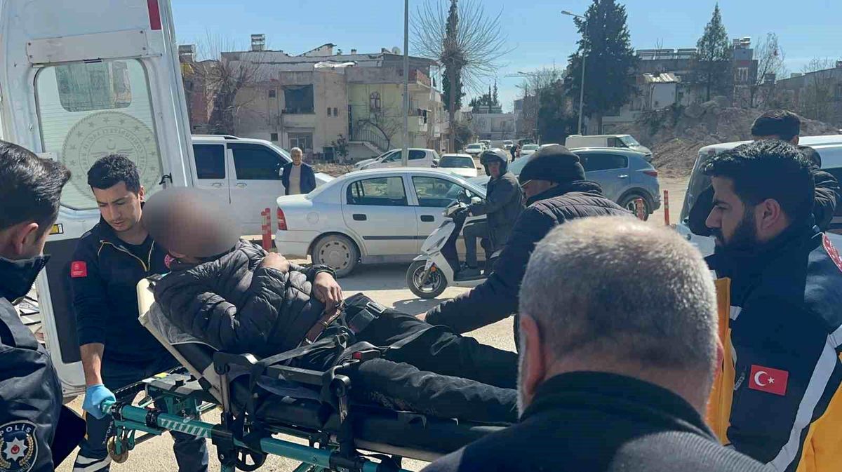 Adıyaman\'da Hareketsiz Şahıs Hastaneye Kaldırıldı