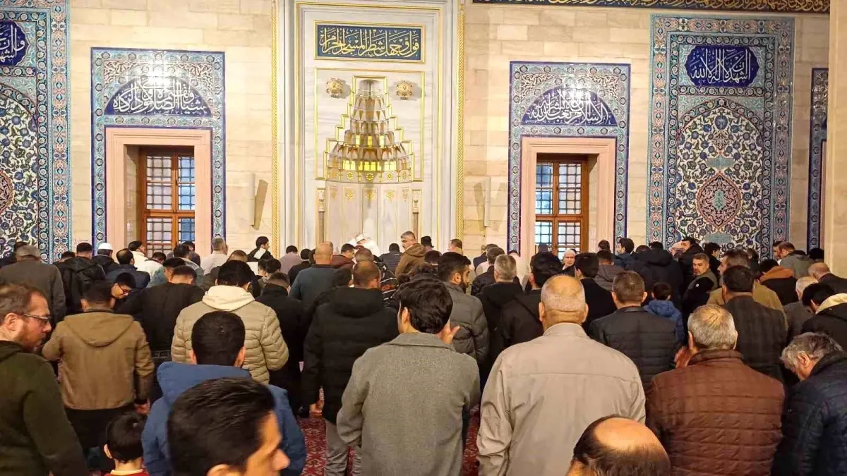 Adana\'da İlk Teravih Namazı Kılındı