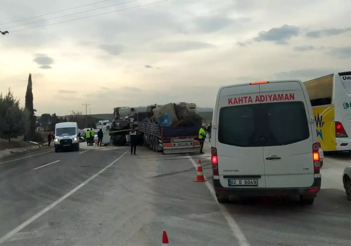 Adıyaman\'da Tır ve Vinç Kazasında İki Yaralı