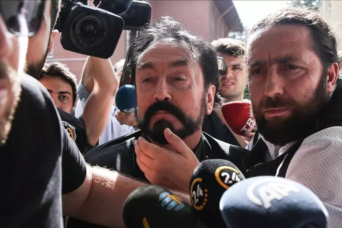 Adnan Oktar\'ın yeniden hakim karşısında: 3 suçtan beraat etti, savunması dikkat çekti