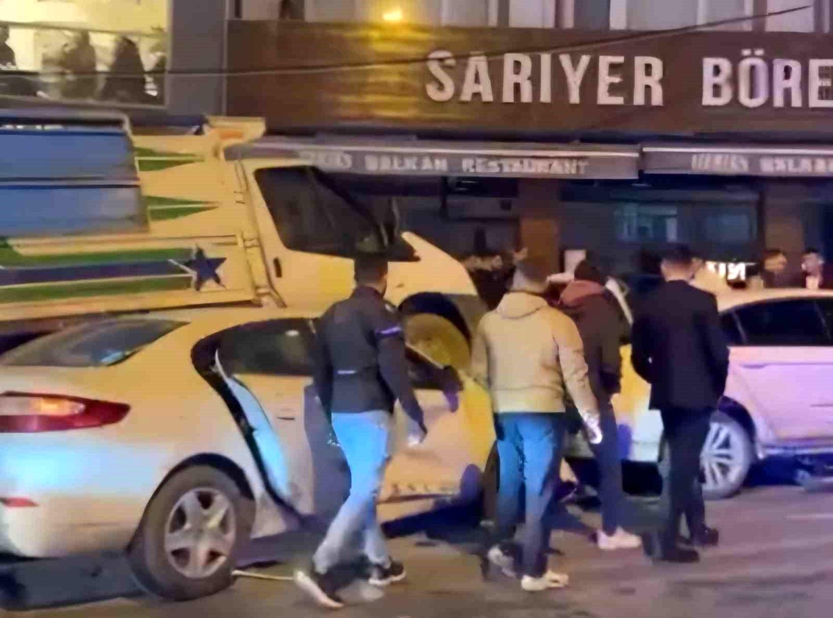 İstanbul\'da Trafik Kazası: Bir Polis Memuru Yaralandı