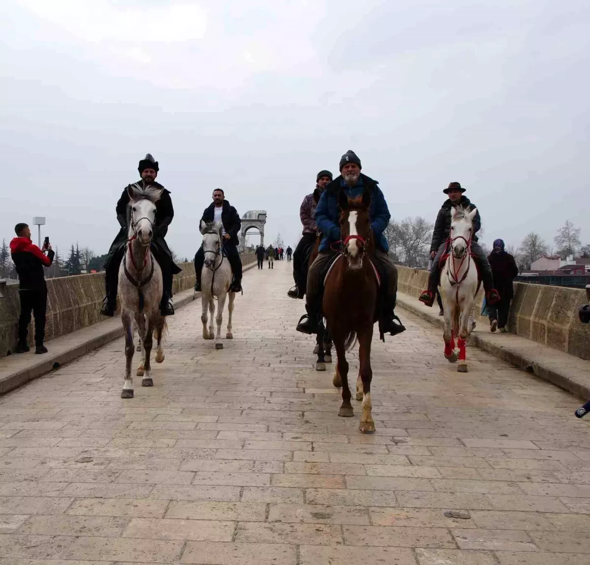 At Sırtında Hac Yolculuğu Edirne\'de