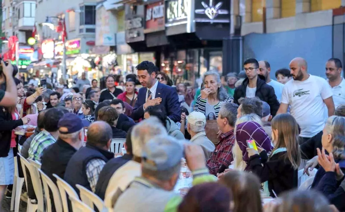 Bayraklı\'da vatandaşlar belediyenin iftar sofralarında buluşacak