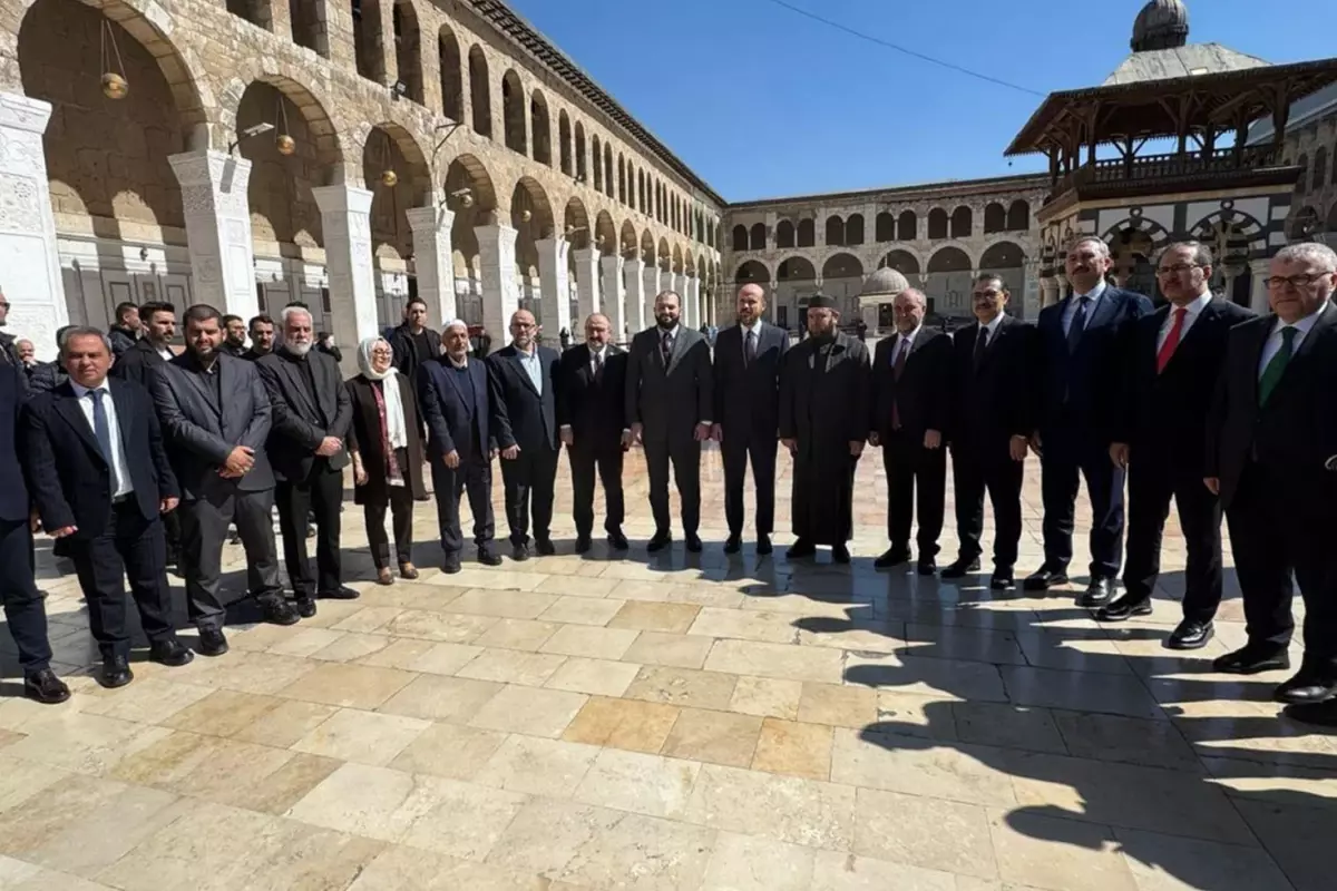 Bilal Erdoğan, Ahmed Şara ile Emevi Camii\'nde cuma namazı kıldı