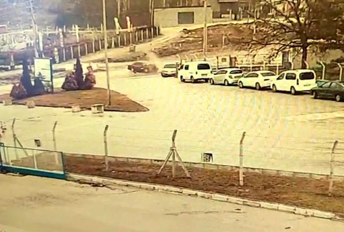 Eskişehir\'de Geri Giden Araç Kaza Yaptı