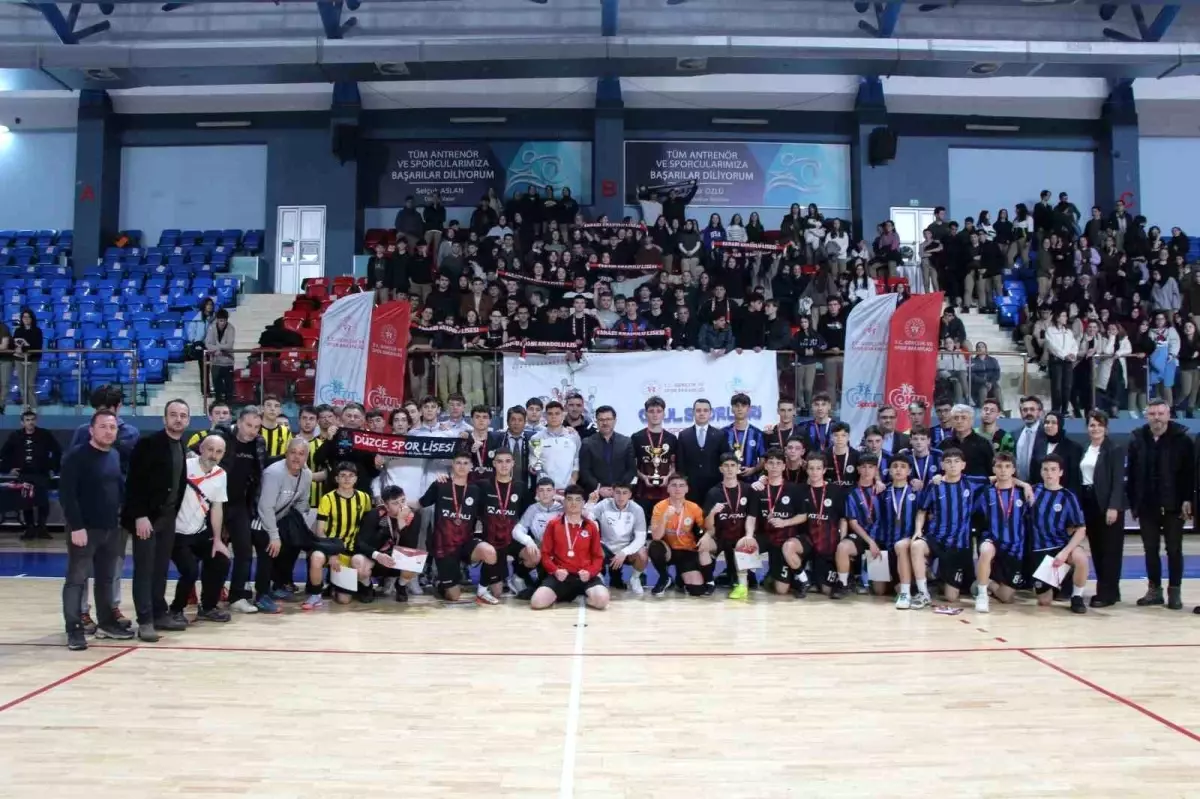 Düzce Futsal Müsabakalarında Şampiyon Farabi Anadolu Lisesi