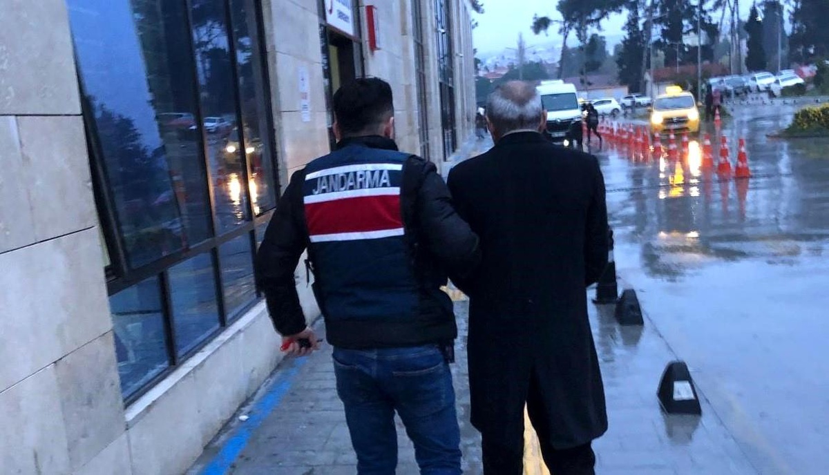İzmir\'de 4 Şüpheli Gözaltına Alındı