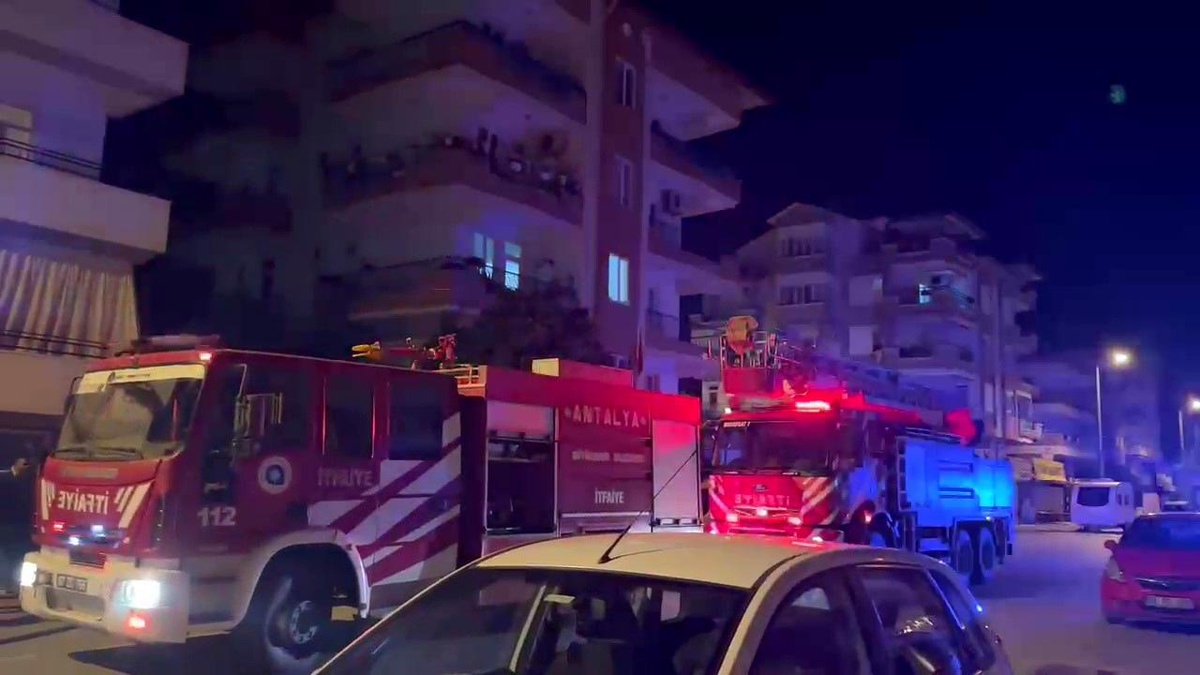 Manavgat\'ta Apartmanda Yangın Paniği