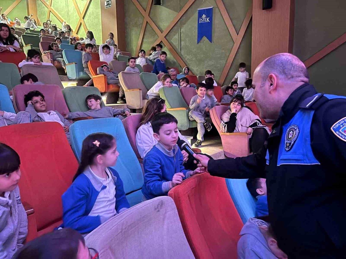 Polisten Öğrencilere Güvenlik Eğitimi